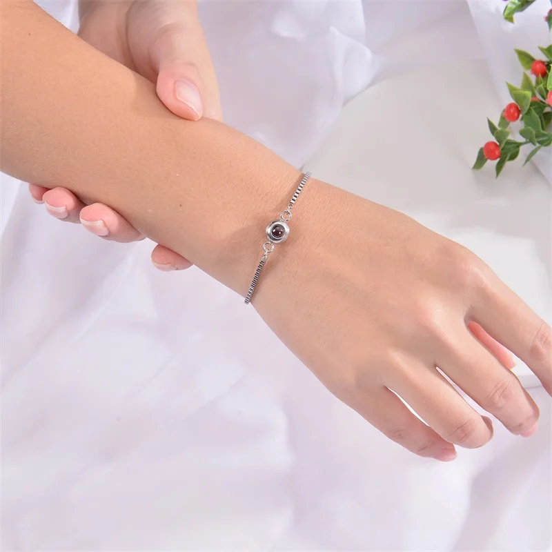 Pulsera con Foto Personalizada, Pulseras con Proyección de Imagen en 100 Idiomas, Te Amo, Pulsera de Acero Inoxidable - Imagen 4